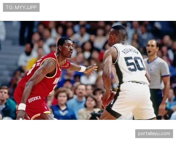 巴克利背打压制奥拉朱旺成92-93MVP争议